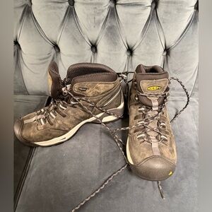 Keen boots  size 9D